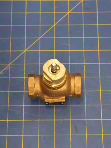 SP Belimo Valve 4.4Cv Bronze Body, SS on blue mat with a measuring grid