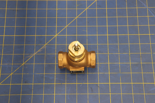 SP Belimo Valve 4.4Cv Bronze Body, SS on blue mat with a measuring grid